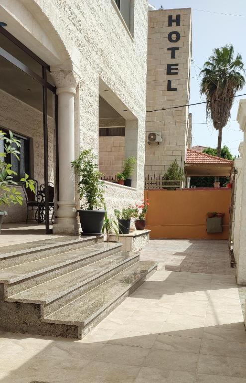 Black Iris Hotel II Madaba Luaran gambar