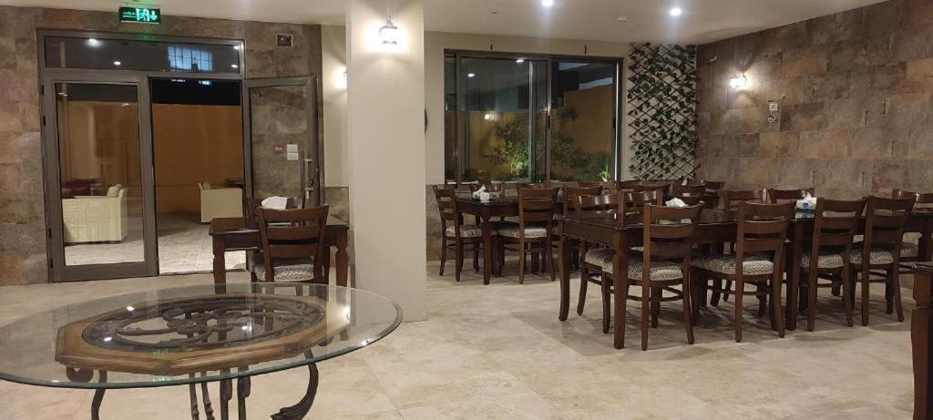 Black Iris Hotel II Madaba Luaran gambar