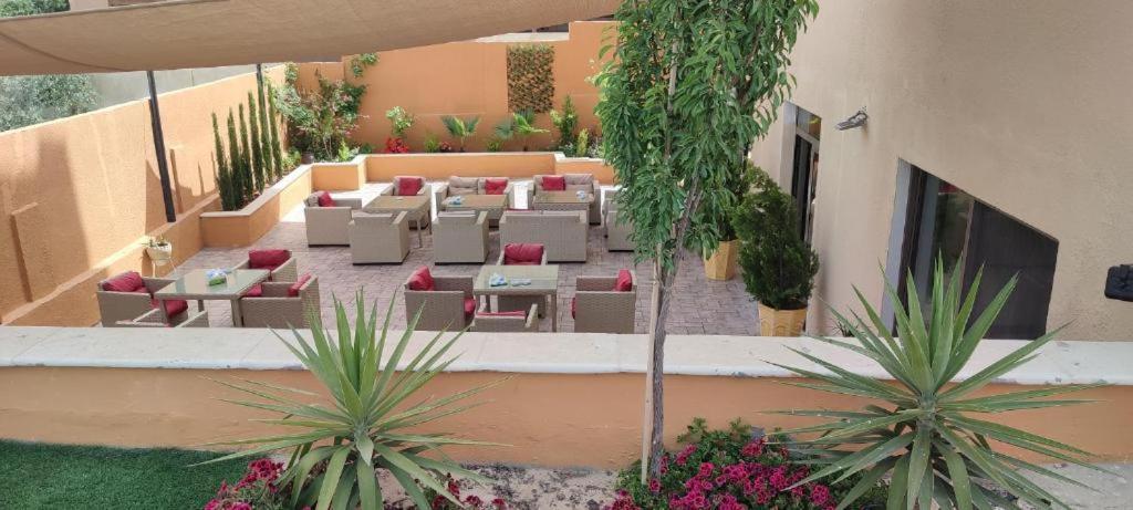 Black Iris Hotel II Madaba Luaran gambar