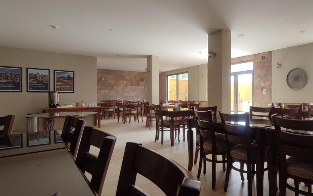 Black Iris Hotel II Madaba Luaran gambar