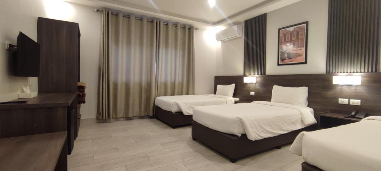 Black Iris Hotel II Madaba Luaran gambar