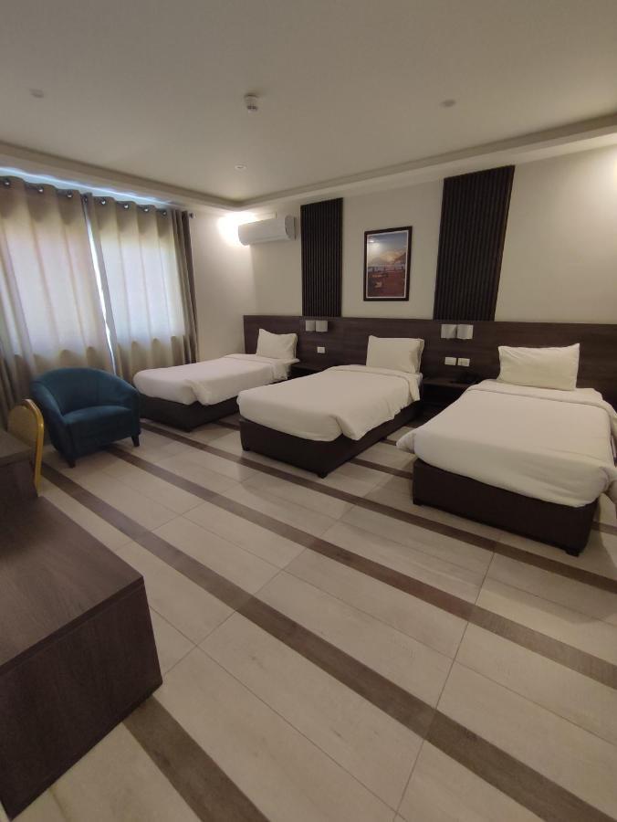 Black Iris Hotel II Madaba Luaran gambar